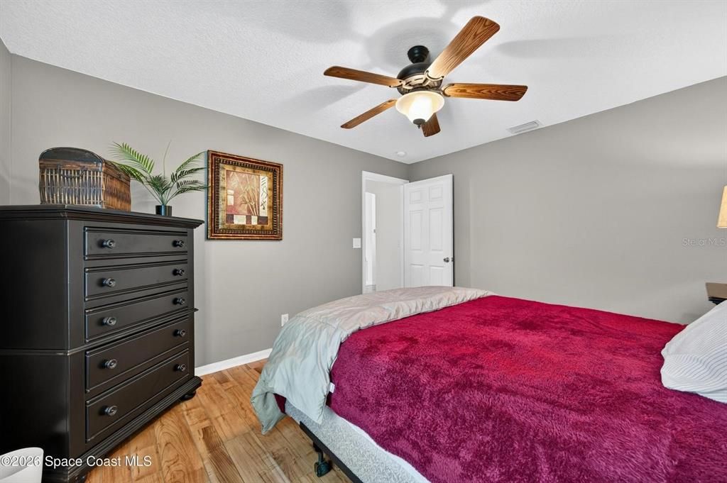 For Sale: $469,000 (4 beds, 2 baths, 1902 Square Feet)