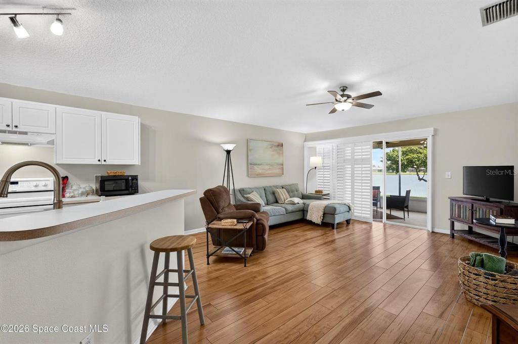 For Sale: $469,000 (4 beds, 2 baths, 1902 Square Feet)