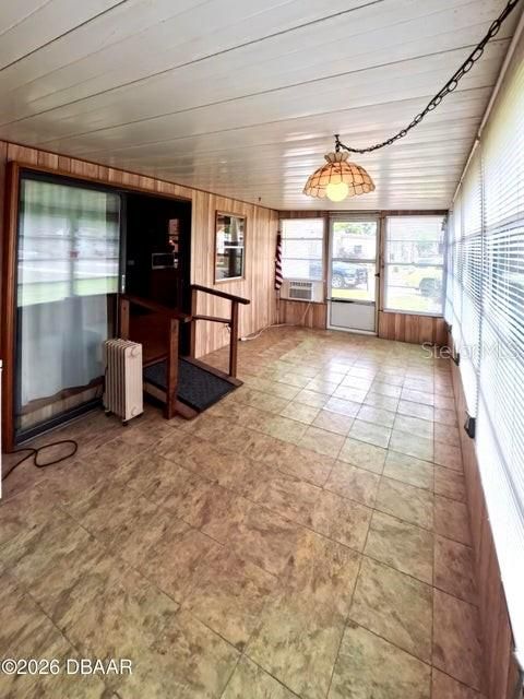 На продажу: $134,900 (2 спален, 1 ванн, 612 Квадратных фут)