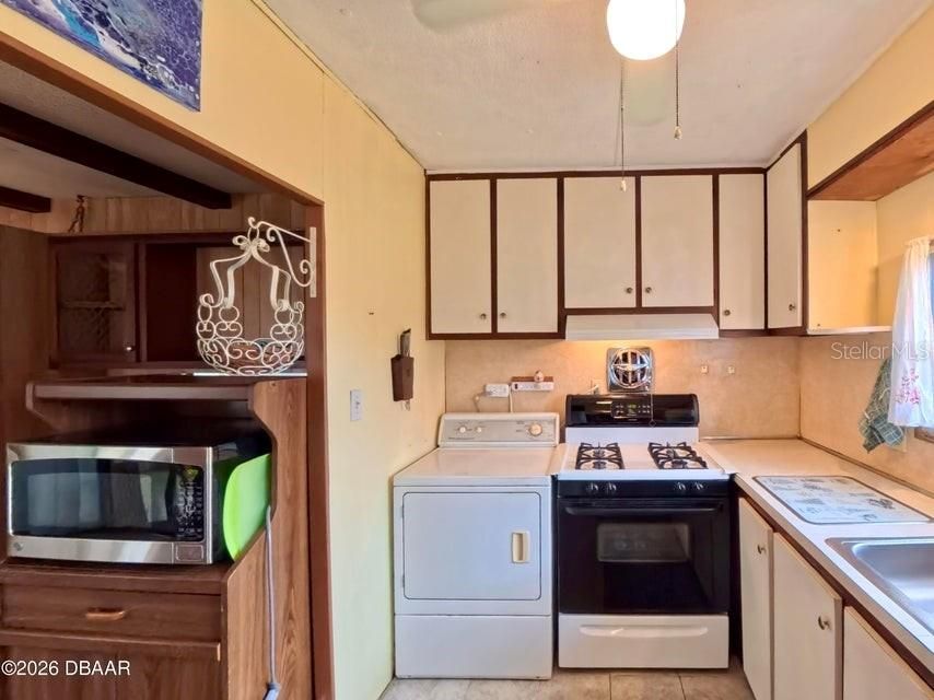 На продажу: $134,900 (2 спален, 1 ванн, 612 Квадратных фут)