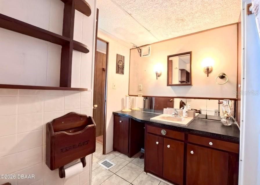 На продажу: $134,900 (2 спален, 1 ванн, 612 Квадратных фут)