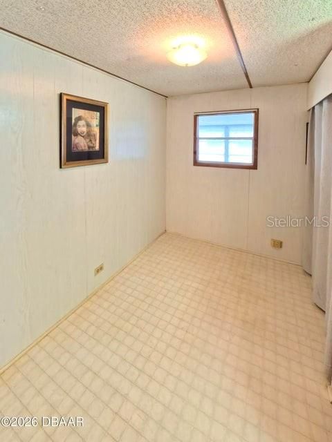 На продажу: $134,900 (2 спален, 1 ванн, 612 Квадратных фут)