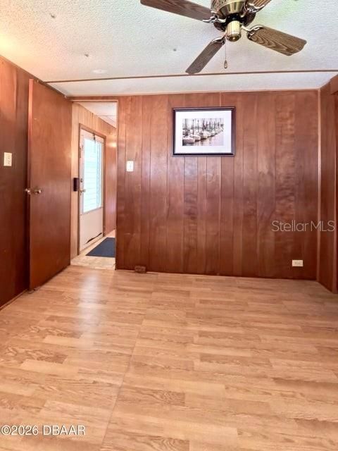 На продажу: $134,900 (2 спален, 1 ванн, 612 Квадратных фут)