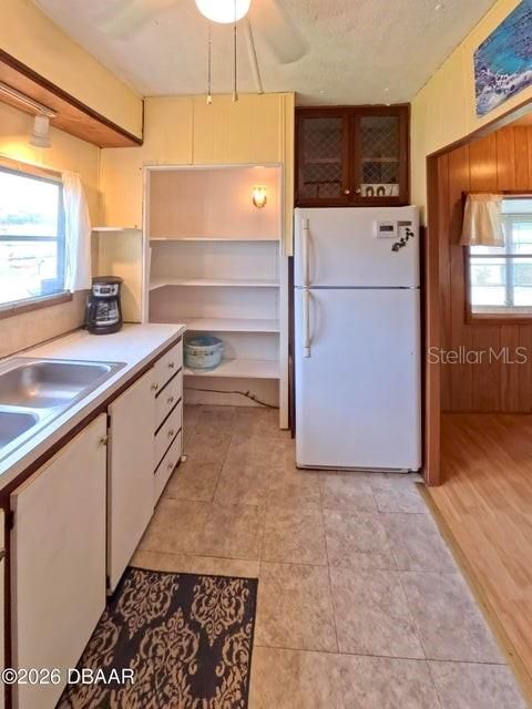 На продажу: $134,900 (2 спален, 1 ванн, 612 Квадратных фут)