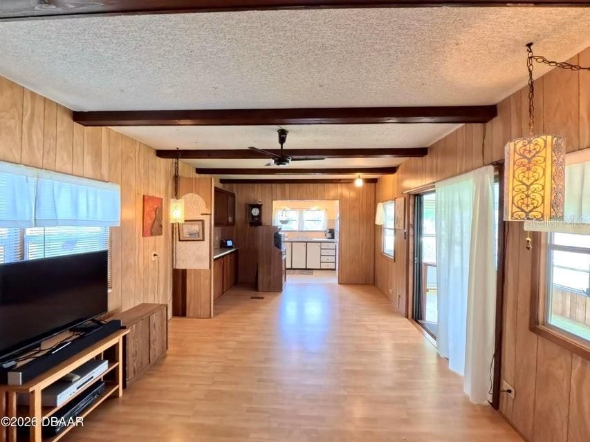 На продажу: $134,900 (2 спален, 1 ванн, 612 Квадратных фут)
