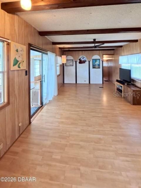 На продажу: $134,900 (2 спален, 1 ванн, 612 Квадратных фут)