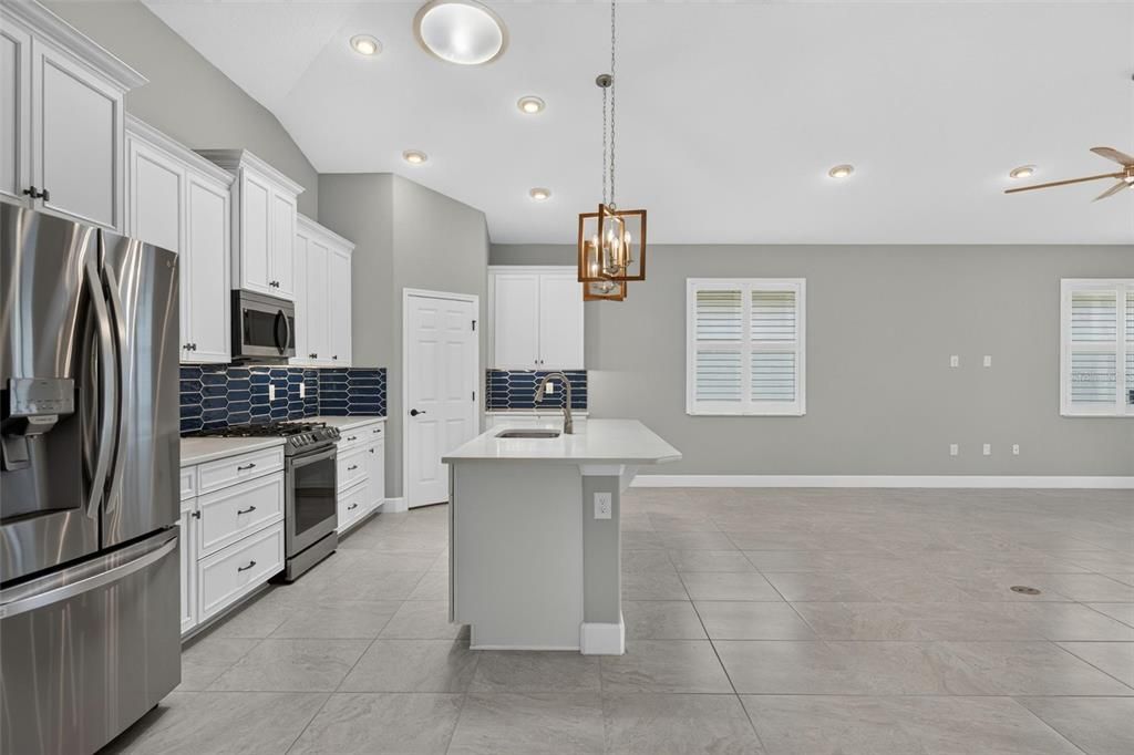 For Sale: $424,900 (3 beds, 2 baths, 1905 Square Feet)