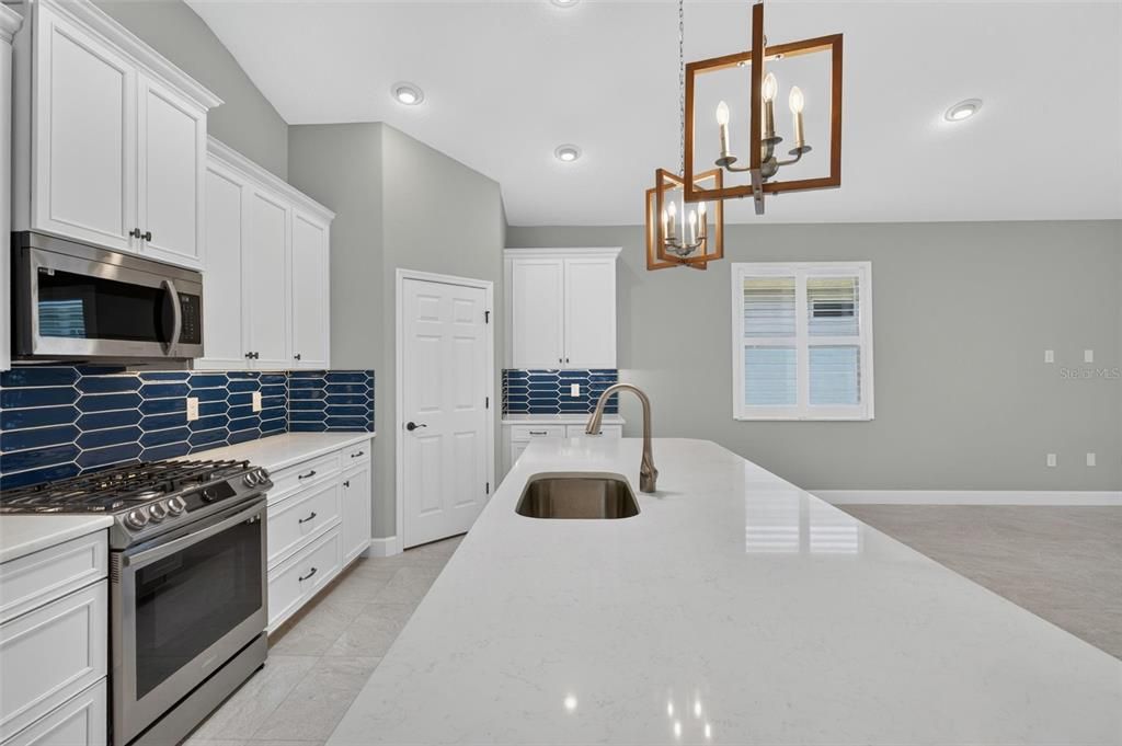 For Sale: $424,900 (3 beds, 2 baths, 1905 Square Feet)