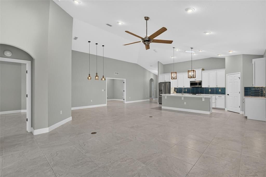For Sale: $424,900 (3 beds, 2 baths, 1905 Square Feet)