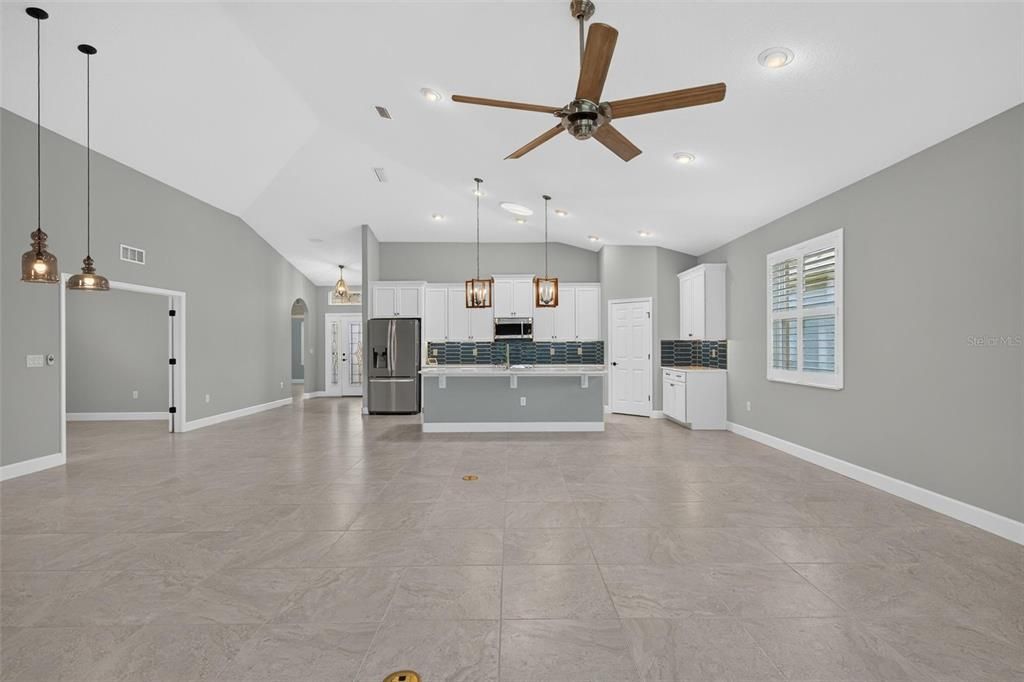 For Sale: $424,900 (3 beds, 2 baths, 1905 Square Feet)