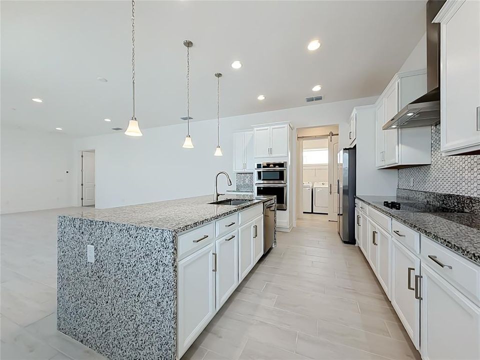 В аренду: $4,200 (5 спален, 4 ванн, 3233 Квадратных фут)