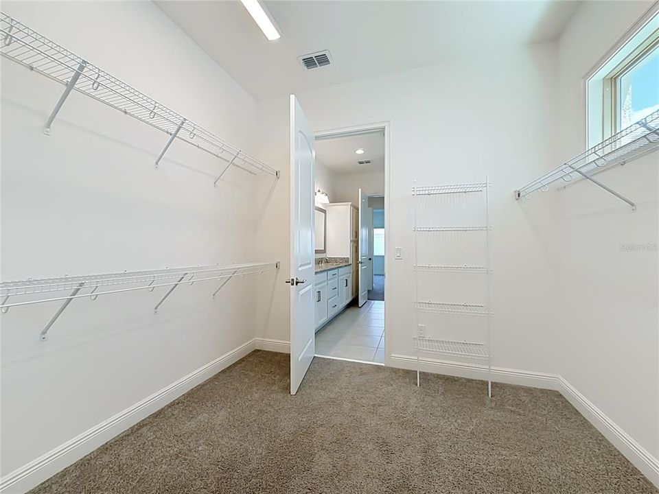 В аренду: $4,200 (5 спален, 4 ванн, 3233 Квадратных фут)