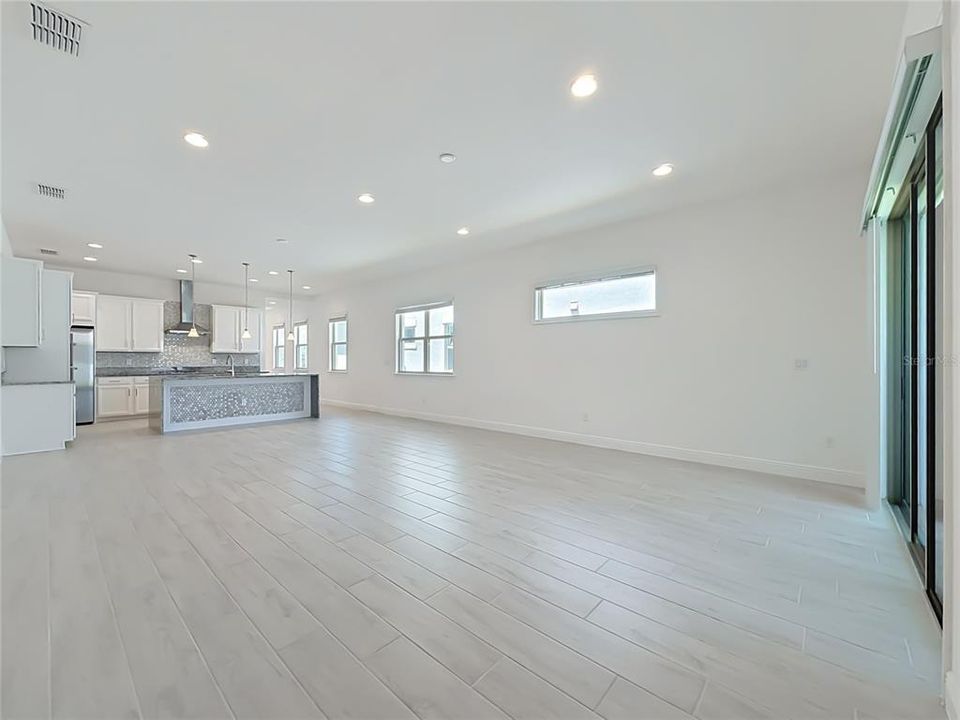 В аренду: $4,200 (5 спален, 4 ванн, 3233 Квадратных фут)