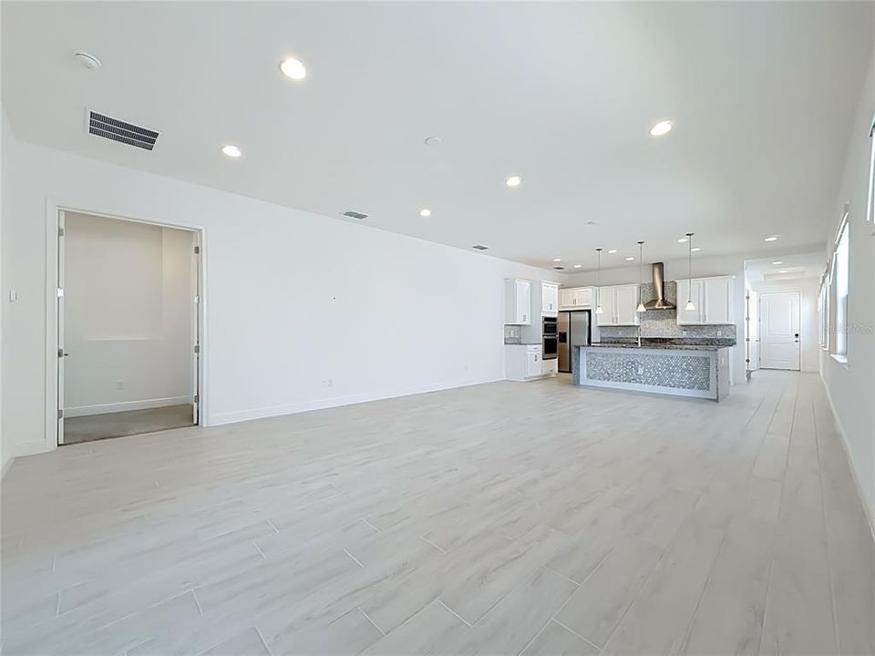 В аренду: $4,200 (5 спален, 4 ванн, 3233 Квадратных фут)