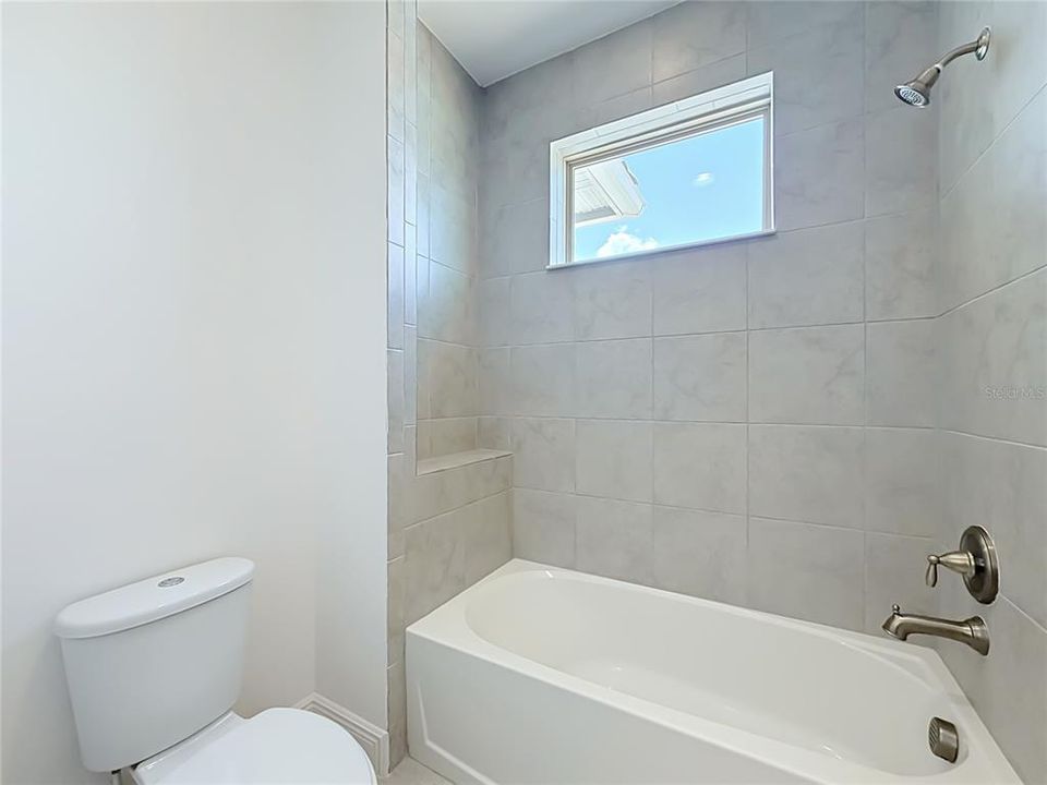 В аренду: $4,200 (5 спален, 4 ванн, 3233 Квадратных фут)