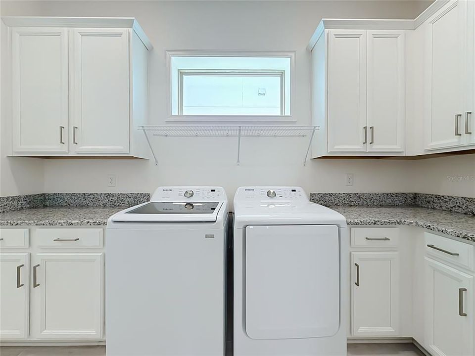 В аренду: $4,200 (5 спален, 4 ванн, 3233 Квадратных фут)
