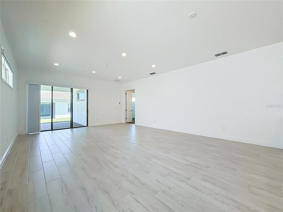 В аренду: $4,200 (5 спален, 4 ванн, 3233 Квадратных фут)