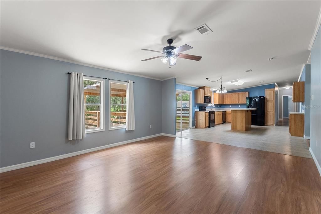 For Sale: $235,000 (5 beds, 3 baths, 2280 Square Feet)
