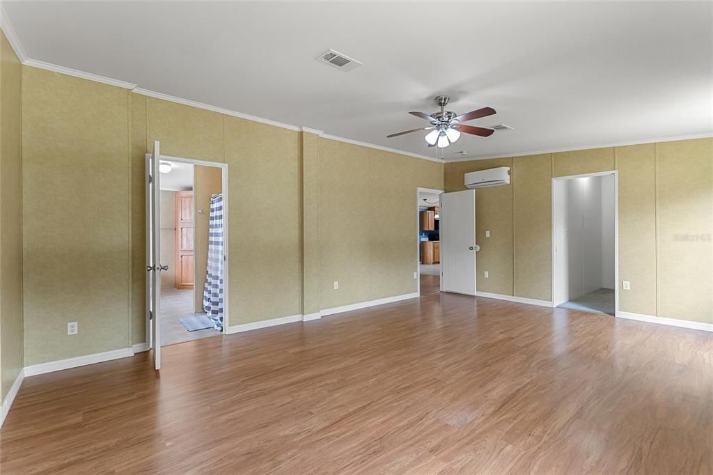 For Sale: $235,000 (5 beds, 3 baths, 2280 Square Feet)