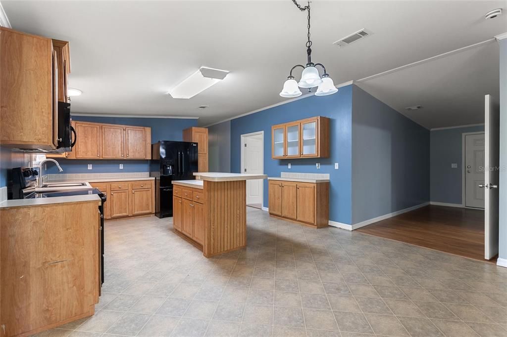 For Sale: $235,000 (5 beds, 3 baths, 2280 Square Feet)