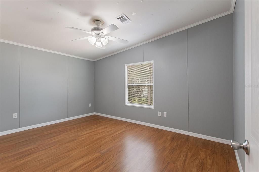 For Sale: $235,000 (5 beds, 3 baths, 2280 Square Feet)