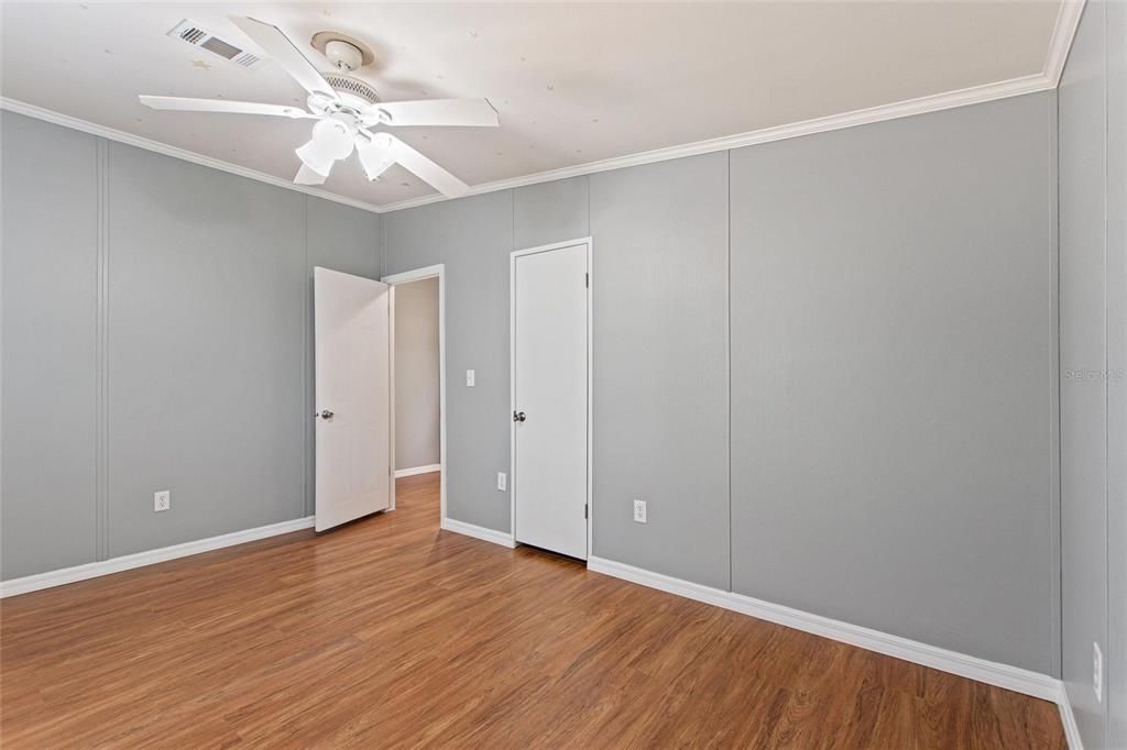 For Sale: $235,000 (5 beds, 3 baths, 2280 Square Feet)