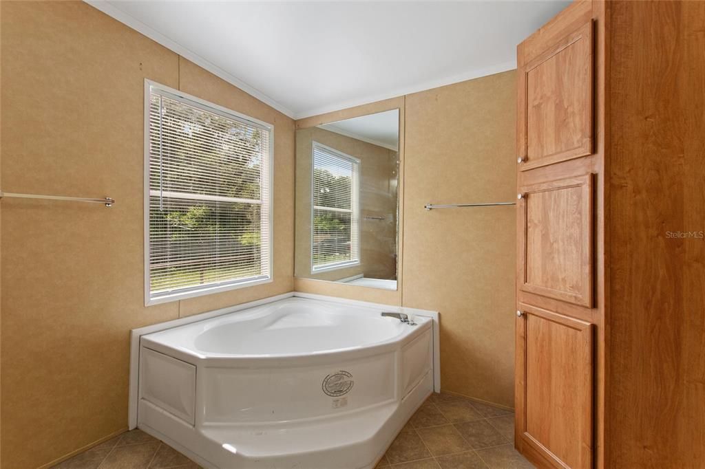 For Sale: $235,000 (5 beds, 3 baths, 2280 Square Feet)