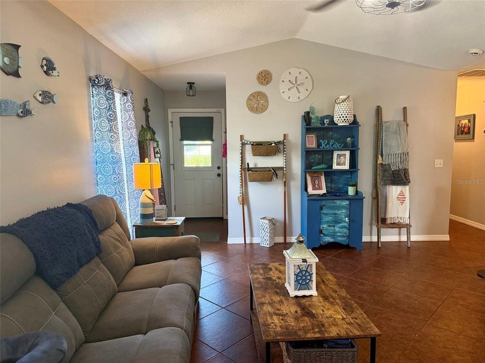 En Venta: $550,000 (3 camas, 2 baños, 1408 Pies cuadrados)