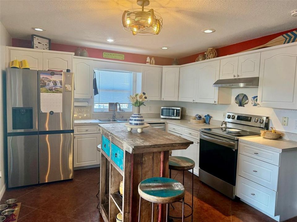 En Venta: $550,000 (3 camas, 2 baños, 1408 Pies cuadrados)