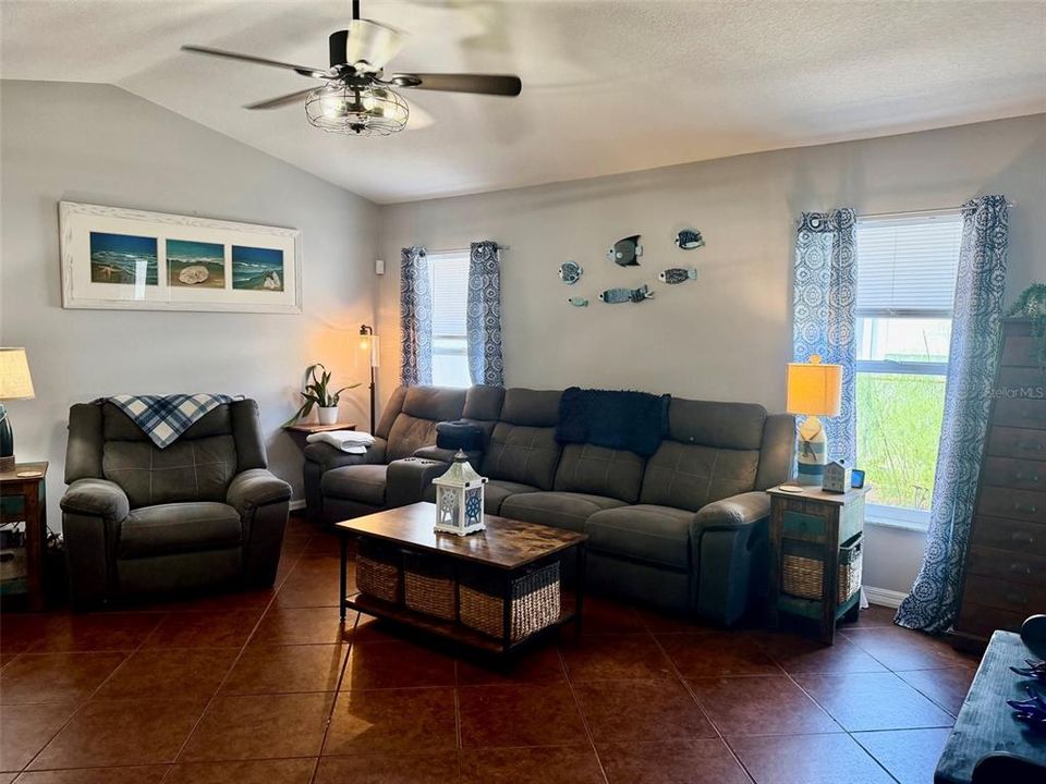 En Venta: $550,000 (3 camas, 2 baños, 1408 Pies cuadrados)