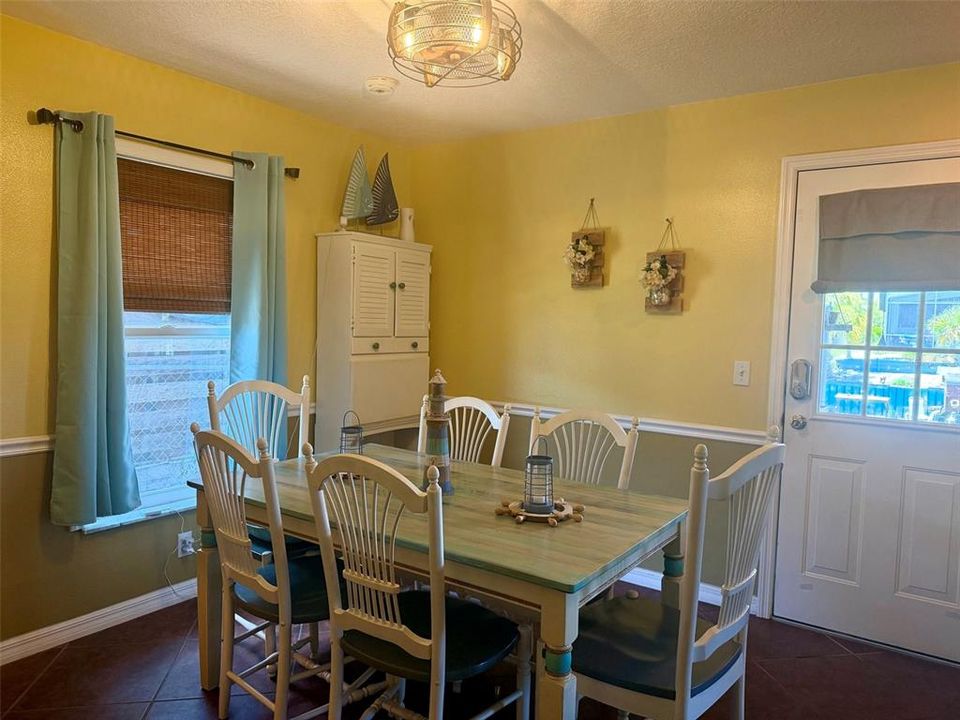 En Venta: $550,000 (3 camas, 2 baños, 1408 Pies cuadrados)