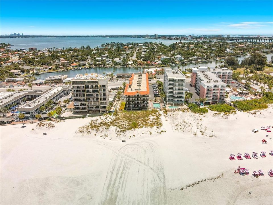 En Venta: $894,995 (2 camas, 2 baños, 750 Pies cuadrados)