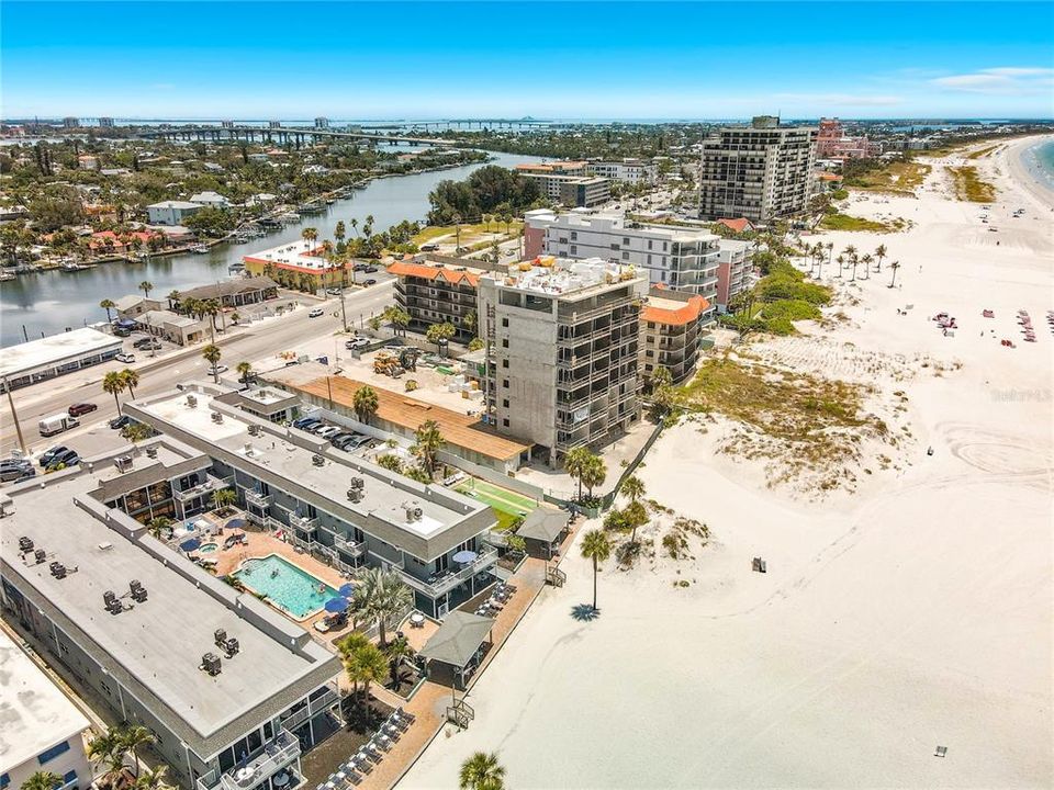 En Venta: $894,995 (2 camas, 2 baños, 750 Pies cuadrados)