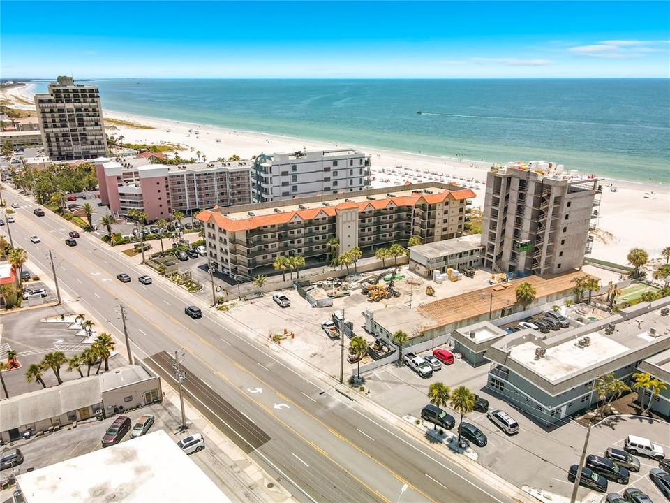 En Venta: $894,995 (2 camas, 2 baños, 750 Pies cuadrados)