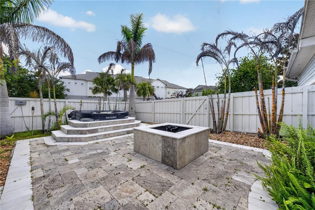Activo con contrato: $646,000 (3 camas, 2 baños, 1916 Pies cuadrados)