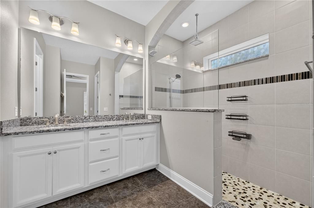 Activo con contrato: $646,000 (3 camas, 2 baños, 1916 Pies cuadrados)