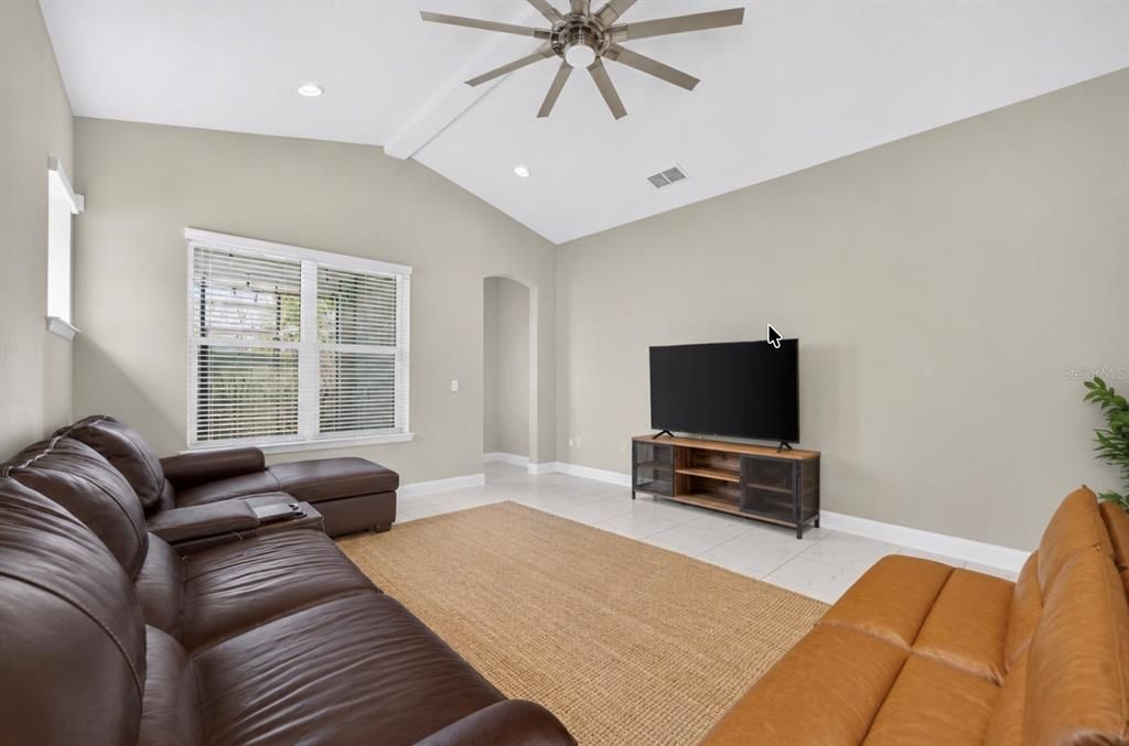 En Venta: $646,000 (3 camas, 2 baños, 1916 Pies cuadrados)