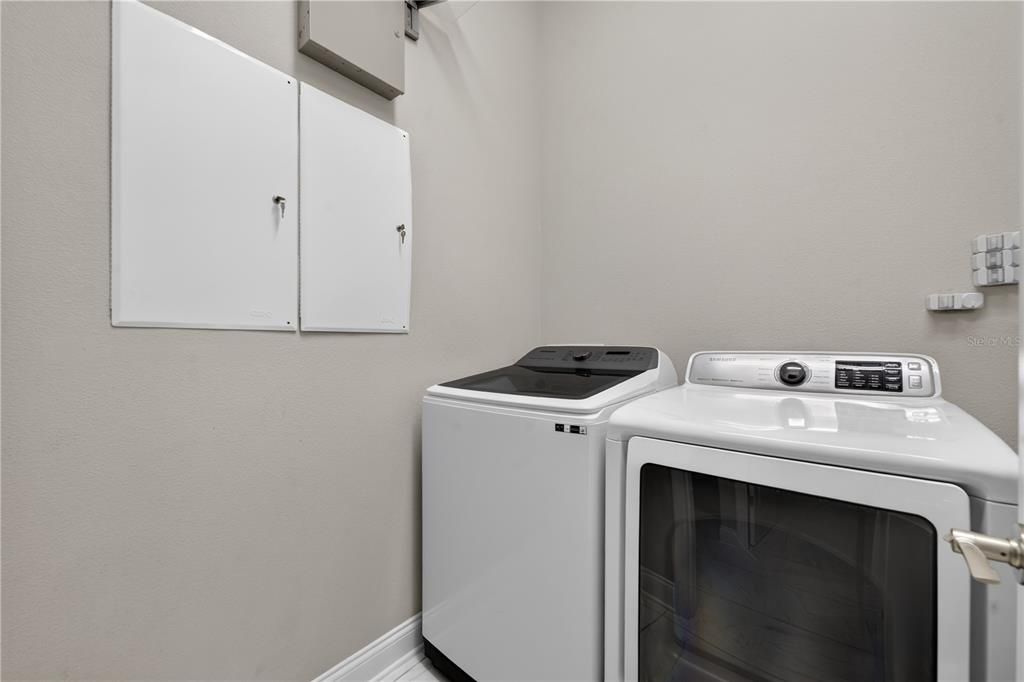 Activo con contrato: $646,000 (3 camas, 2 baños, 1916 Pies cuadrados)