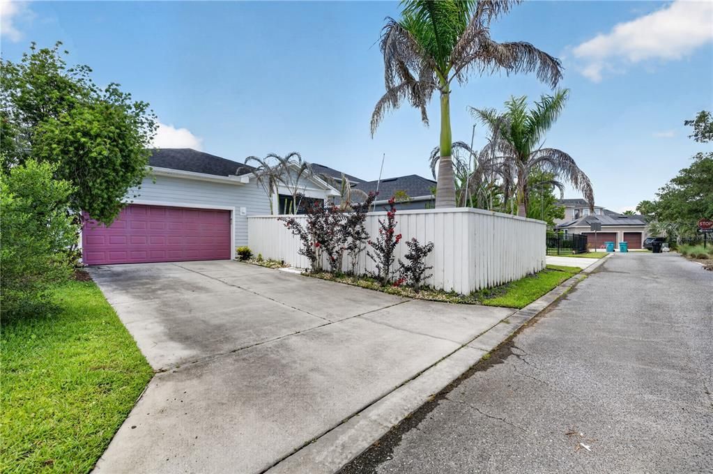 Activo con contrato: $646,000 (3 camas, 2 baños, 1916 Pies cuadrados)
