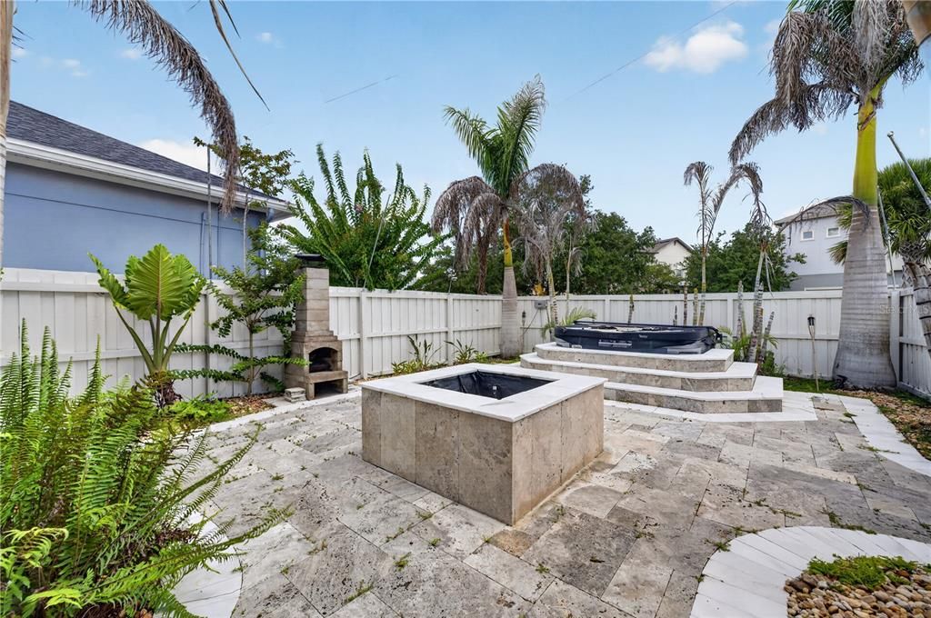 Activo con contrato: $646,000 (3 camas, 2 baños, 1916 Pies cuadrados)