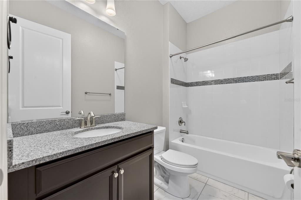 Activo con contrato: $646,000 (3 camas, 2 baños, 1916 Pies cuadrados)