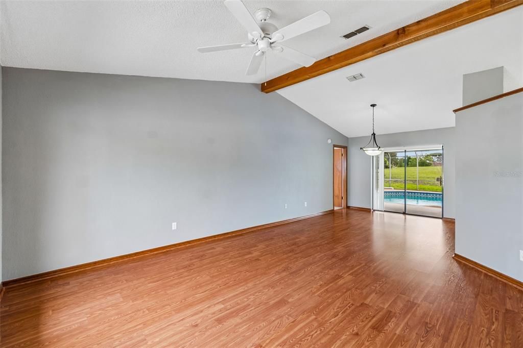 Active With Contract: $349,900 (3 beds, 2 baths, 1901 Square Feet)