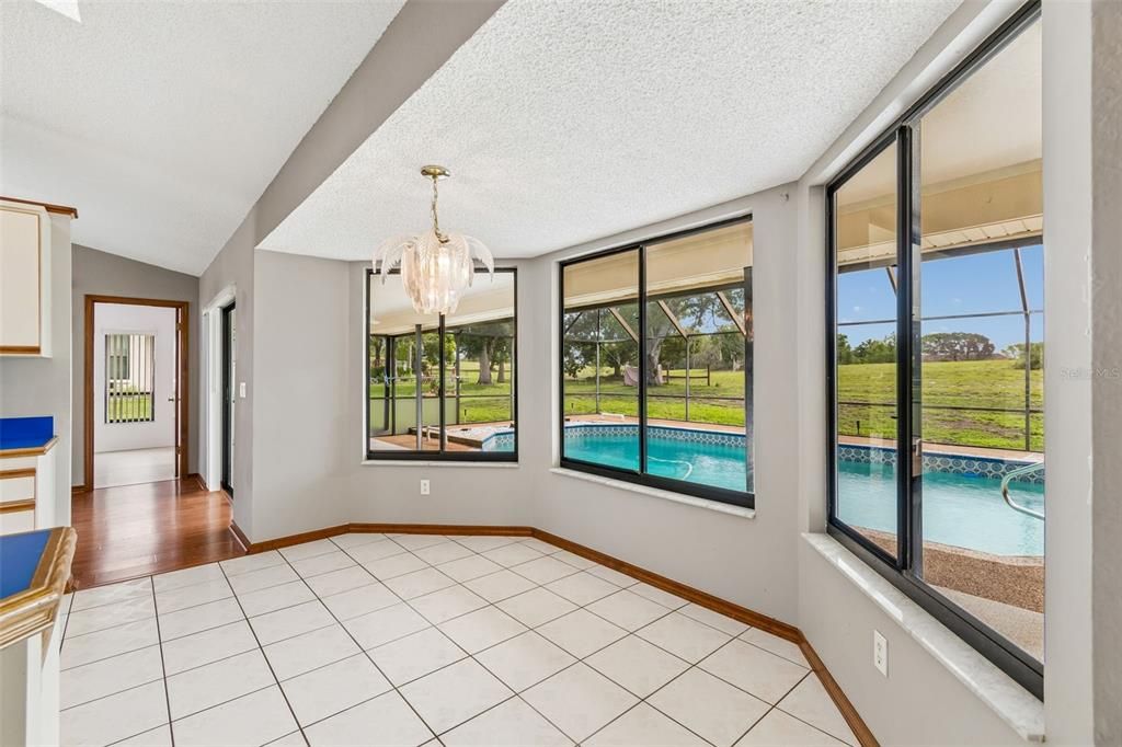 Active With Contract: $349,900 (3 beds, 2 baths, 1901 Square Feet)