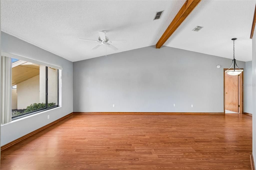 Active With Contract: $349,900 (3 beds, 2 baths, 1901 Square Feet)