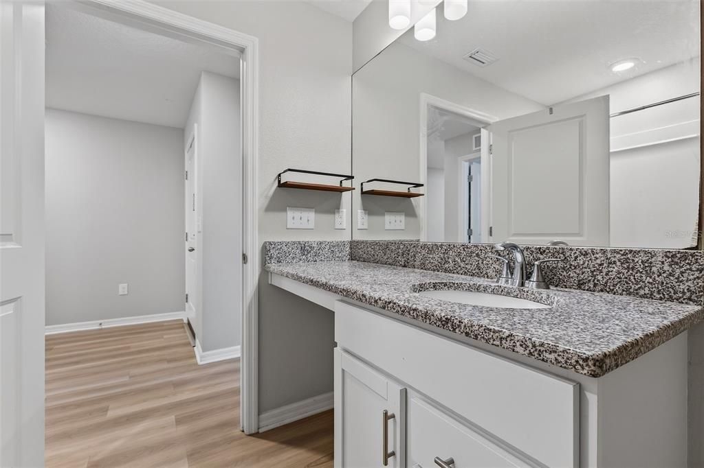 На продажу: $439,000 (4 спален, 2 ванн, 1701 Квадратных фут)