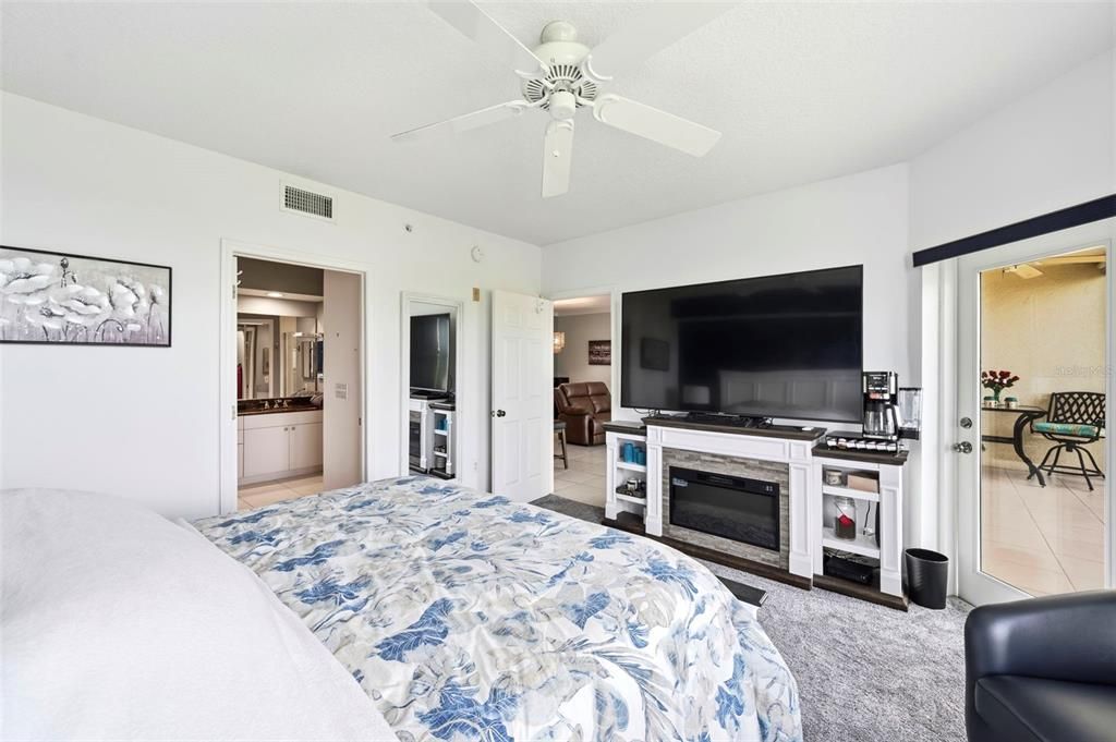 For Sale: $345,678 (2 beds, 2 baths, 1320 Square Feet)