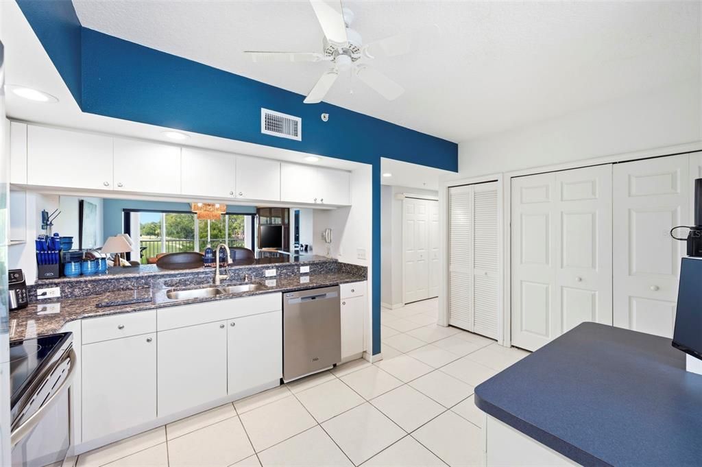 For Sale: $345,678 (2 beds, 2 baths, 1320 Square Feet)