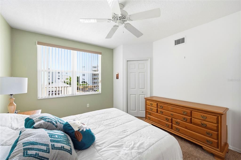For Sale: $345,678 (2 beds, 2 baths, 1320 Square Feet)