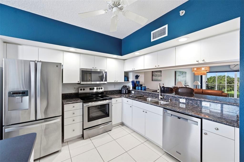For Sale: $345,678 (2 beds, 2 baths, 1320 Square Feet)