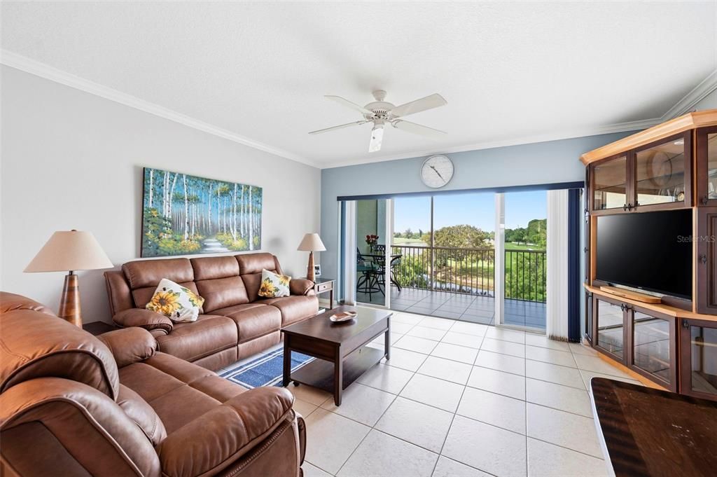 For Sale: $345,678 (2 beds, 2 baths, 1320 Square Feet)